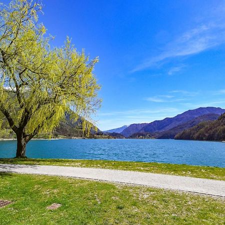 LakeGarden Apartment Riva del Garda Buitenkant foto